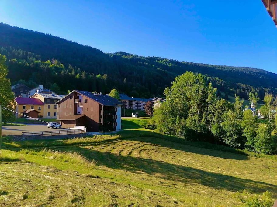 Charmant Appartement Au Pied Des Pistes De Lélex Екстериор снимка
